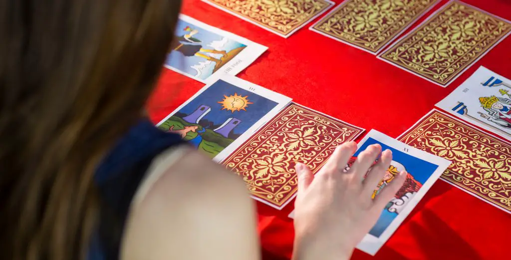 Tarot Tageskarte ziehen kostenlos & Zukunft erkennen